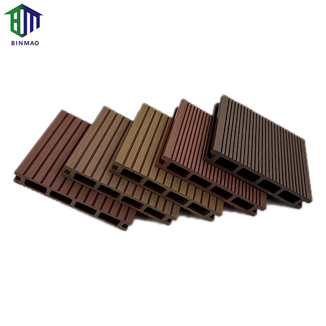 Outdoor WPC Flooring Durable Colorfast Waterproof for Garden & Bridges